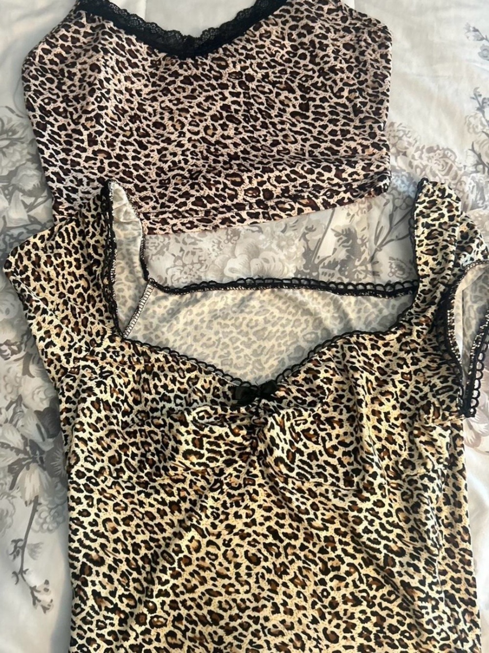 Black-Trim Leopard Print tops